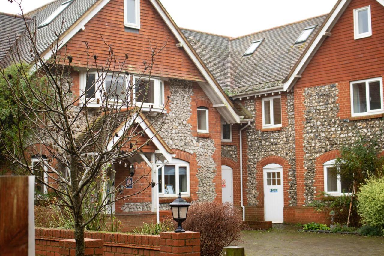Stonehenge Hostel - Yha Affliated Cholderton エクステリア 写真